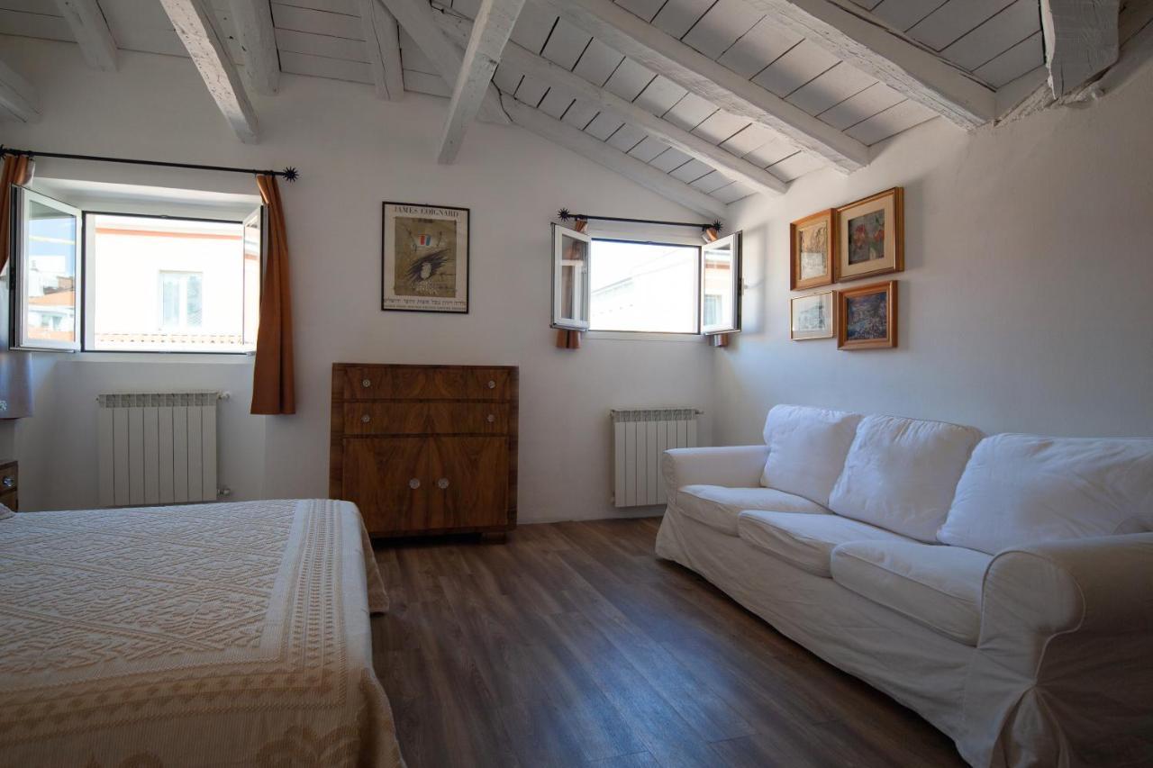 Serravallo'S Apartments Big ตรีเอสเต ภายนอก รูปภาพ